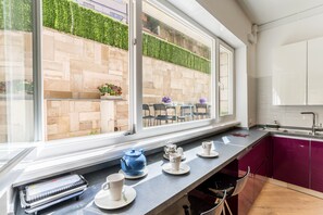 Microwave, oven, stovetop, dishwasher - Vatican Deluxe Apartment - 4BR (Roma)