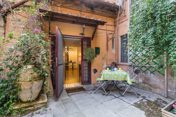 Outdoor dining - Secret Loft in Trastevere (Roma)