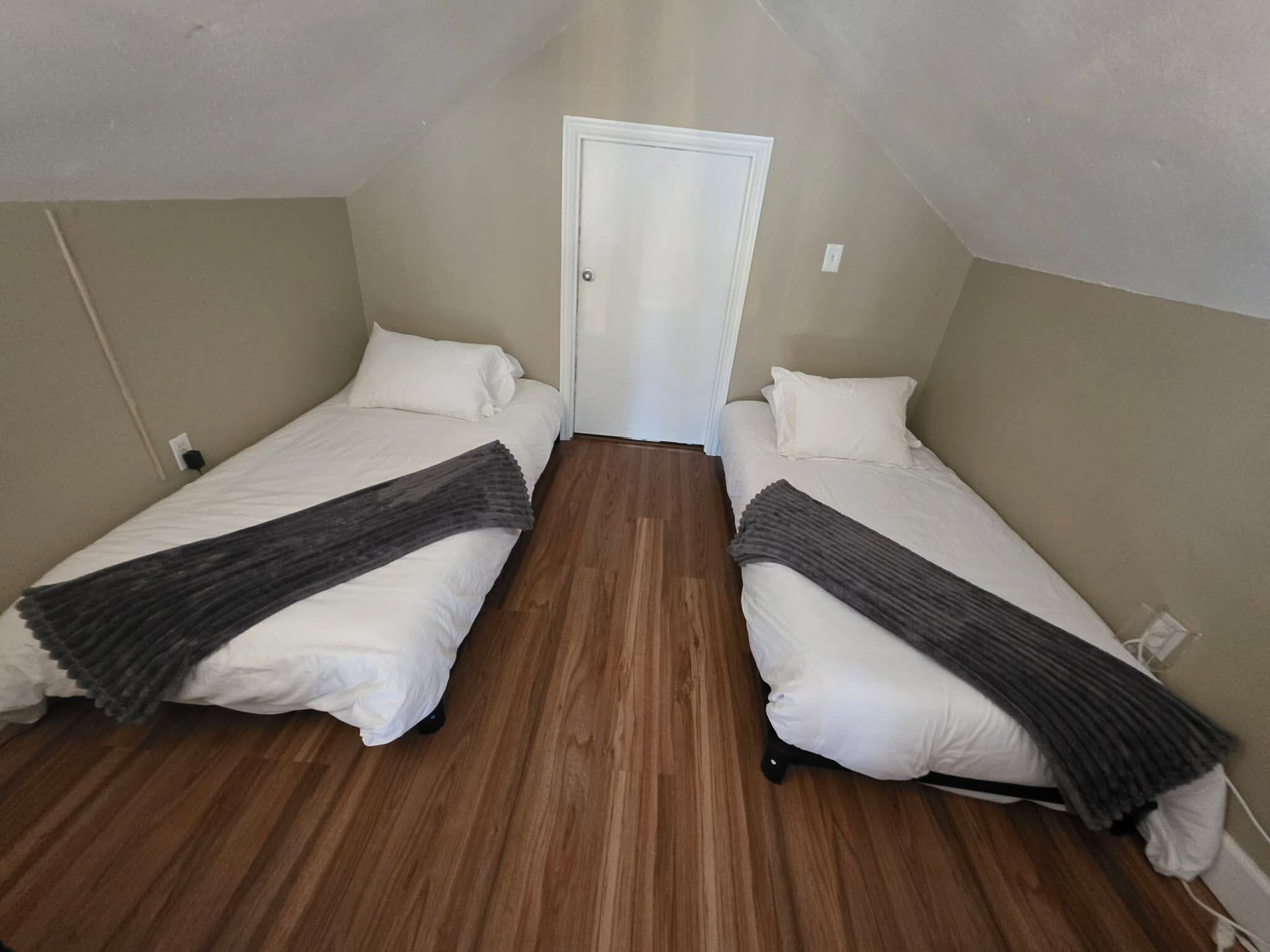 旅行婴儿床、WiFi、床单