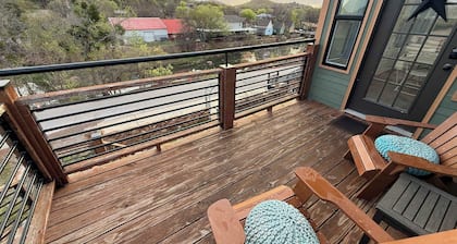 Medicine Creek Overlook Cabin w/hot tub-2 Bedroom