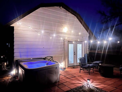 Barn getaway-Hot Tub-at Ft Sill-1 bedroom only of 2