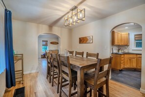 Dining - Lakewood Cottage: Your Cozy South Haven Home (South Haven)