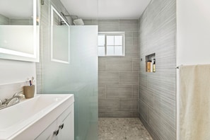 Shower, hair dryer, towels, soap - Hollywood Hills Retreat • Hot Tub & City Views (Los Angeles)