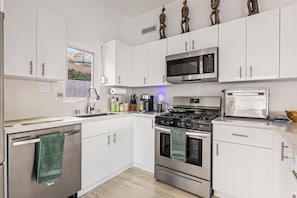 Fridge, microwave, oven, stovetop - Hollywood Hills Retreat • Hot Tub & City Views (Los Angeles)