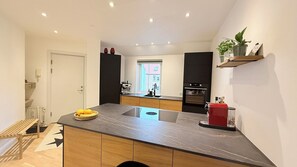 Kühlschrank, Ofen, Herdplatte, Geschirrspüler