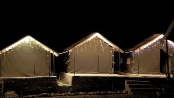 Tenda | Wi-Fi gratis dan seprai linen