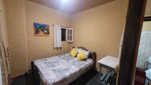 Traditional Room, 1 King Bed, Ground Floor | Laptop workspace, blackout curtains, free WiFi - Casa Florencia (Santa Ana)