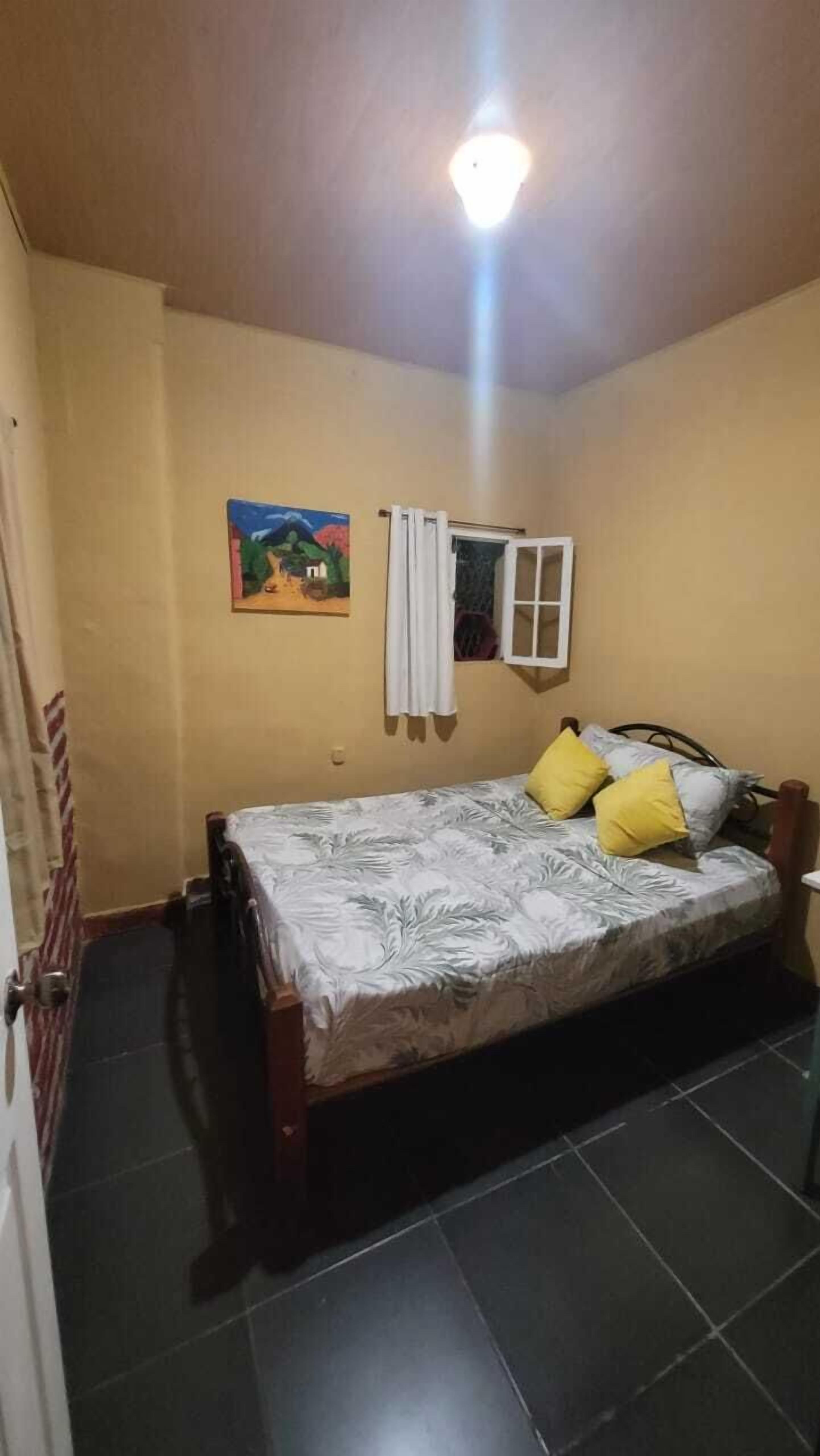 Chambre Tradition, 1 très grand lit, rez-de-chaussée | Espace de travail pour ordinateur portable, Wi-Fi gratuit