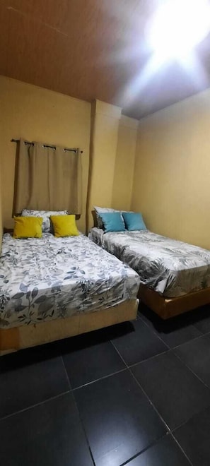 Chambre Tradition avec lits jumeaux | Espace de travail pour ordinateur portable, Wi-Fi gratuit