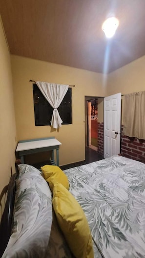 Traditionele kamer, 1 kingsize bed, op benedenverdieping | Een laptopwerkplek, gratis wifi