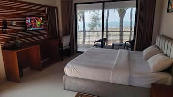 Bathtub, free toiletries, towels, soap