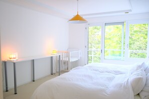 4 bedrooms, desk, travel crib, free WiFi