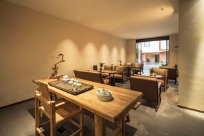 Lobby sitting area - Jingdezhen Streamside B&B (Jingdezhen)