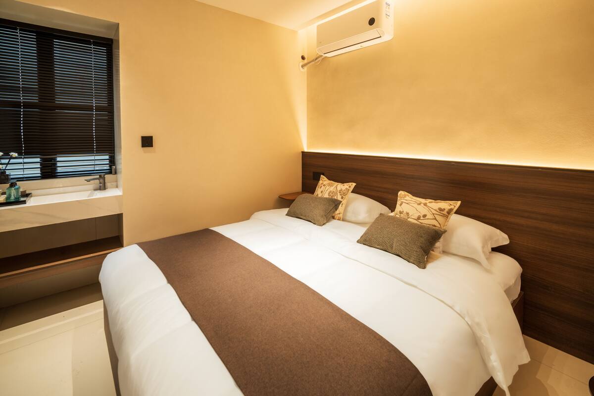 Habitación básica doble, vista a la ciudad | Ropa de cama de alta calidad, edredón y wifi gratis 
