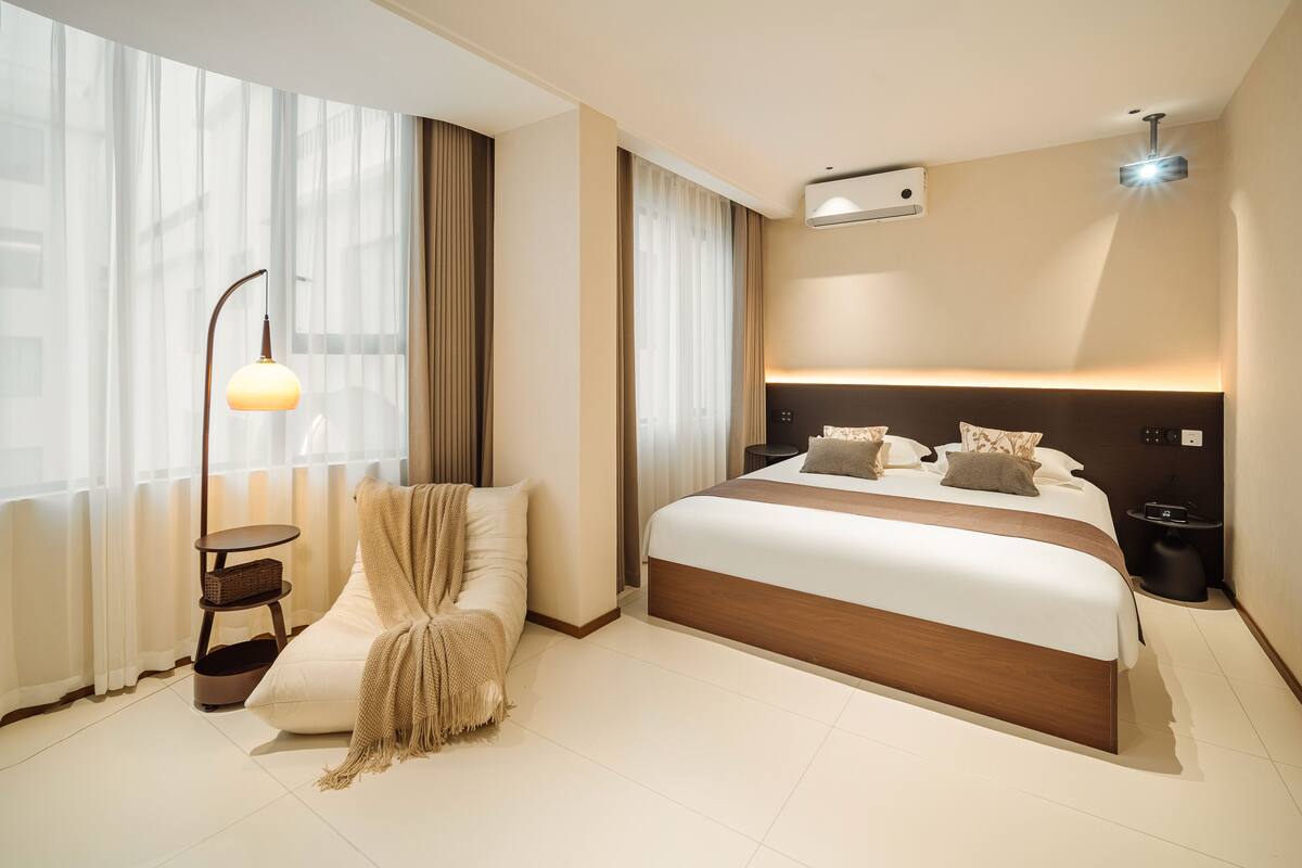 Habitación doble exclusiva, vista a la ciudad | Ropa de cama de alta calidad, edredón y wifi gratis 