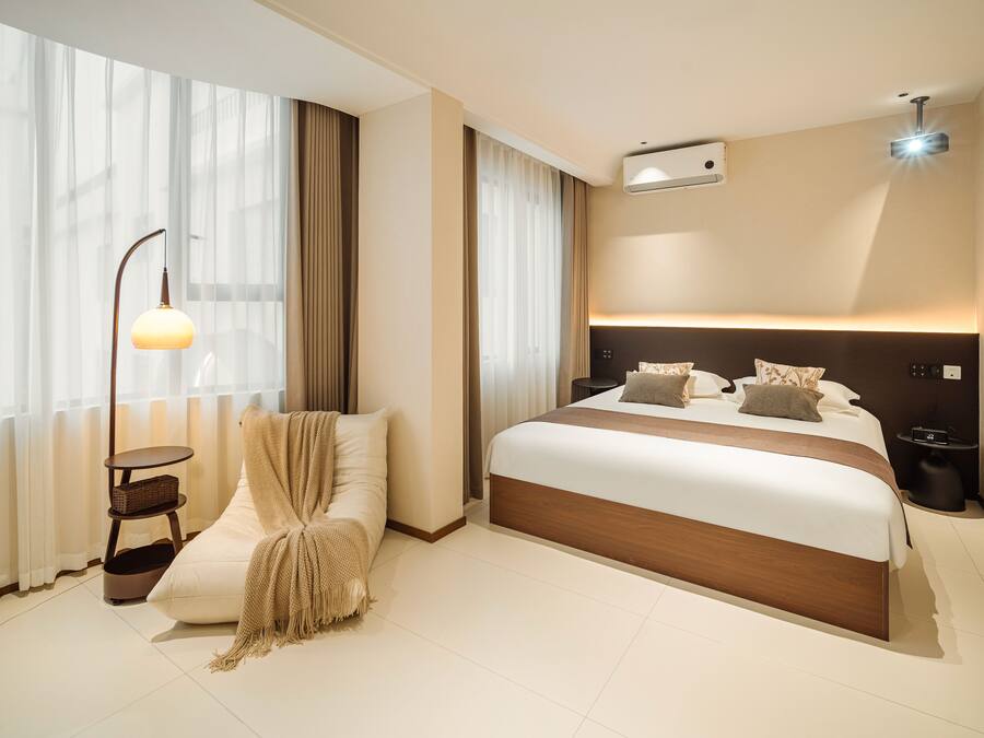 Kahden hengen exclusive-huone, kaupunkinäköala | Ylelliset vuodevaatteet, untuvapeitot, yksilöllisesti sisustettu