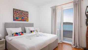 6 bedrooms, cots/infant beds