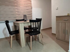 아파트 (Two bedroom apartment 10) | 다이닝룸