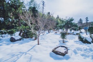 Property grounds - Active Art Hotel Japanese Garden Sado Art (Katabata, Sado, Niigata)