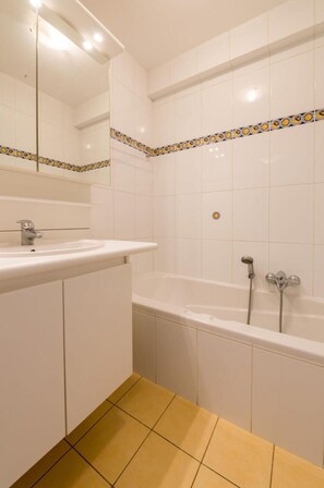 Shower - Sun and sand at Duinzicht on the fifth (Koksijde)