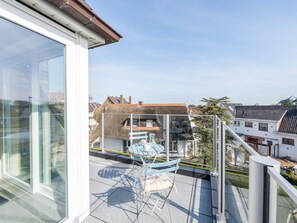 Outdoor dining - Cosy flat with beautiful terrace (Koksijde)