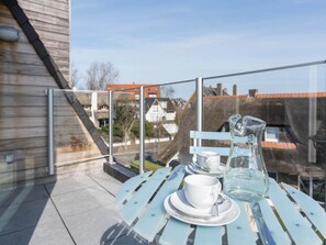 Outdoor dining - Cosy flat with beautiful terrace (Koksijde)