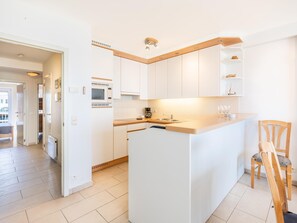 Fridge, microwave, stovetop, dishwasher - Wake up to sea views (Koksijde)