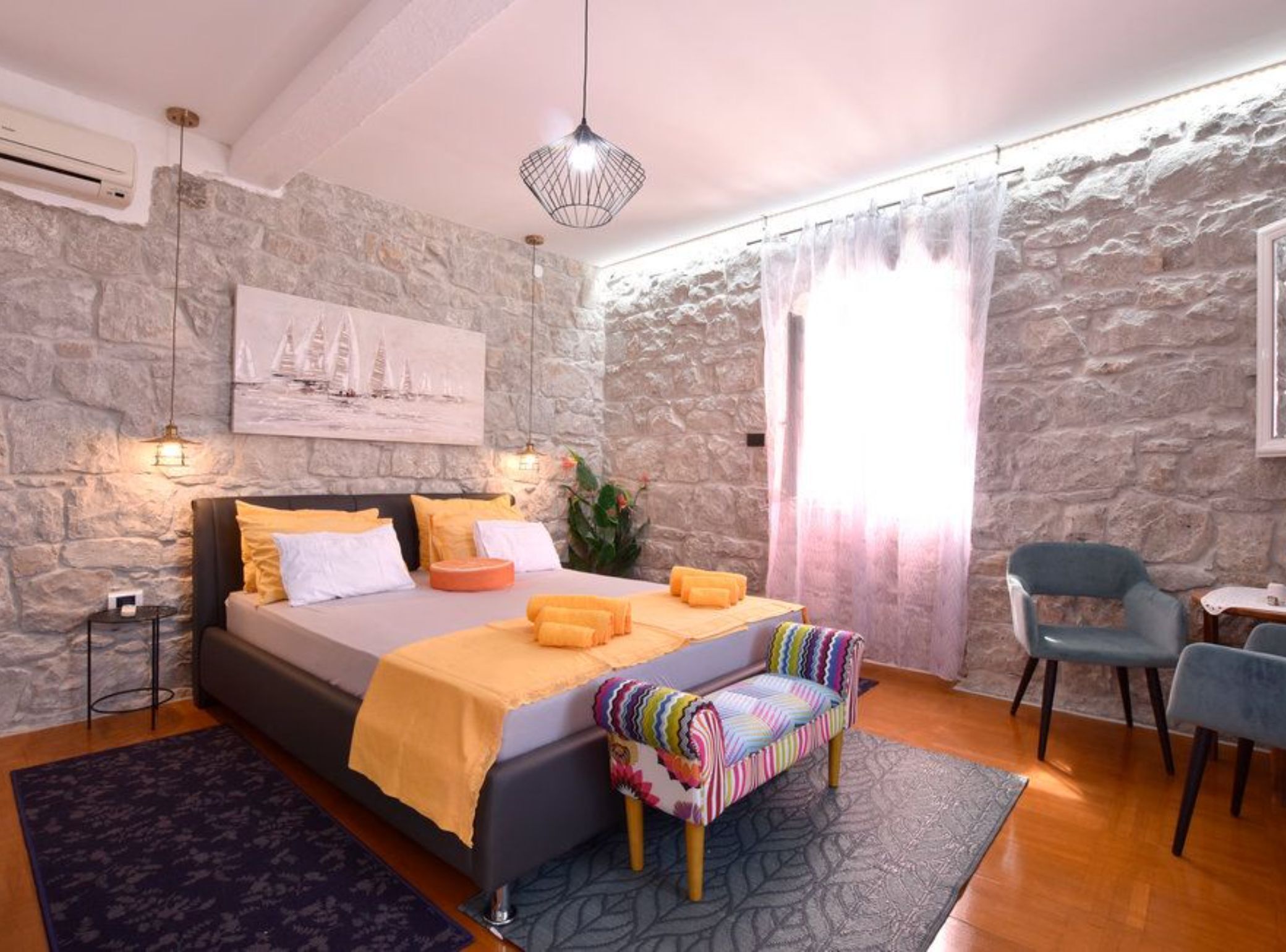 2 bedrooms, cots/infant beds