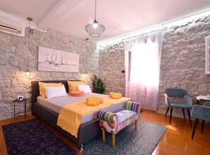 2 عدّة غرف نوم وأسرّة أطفال/رضّع