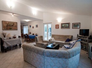 Leilighet (Three Bedroom apartment With Sea View) | Oppholdsrom | En 32-tommers Flatskjerm-TV med digitale kanaler