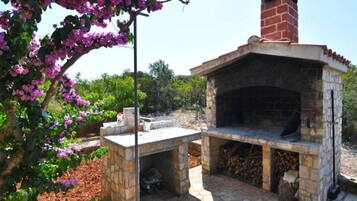 Apartment (Three Bedroom apartment With Sea View) | BBQ/picnic area