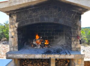 Apartment (Three Bedroom apartment With Sea View) | BBQ/picnic area - Apartman Olive Garden (Solta)