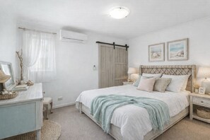 Unclassified image, 2 of 6, button - West Coast Drive Haven (Scarborough)