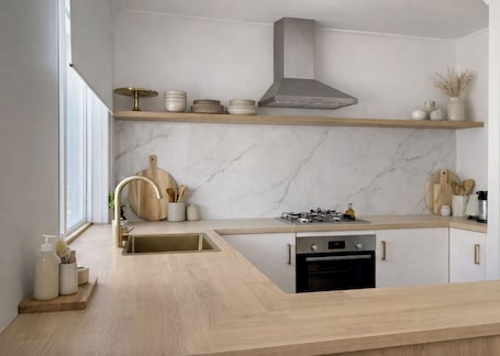 Private kitchen. West Coast Drive Haven