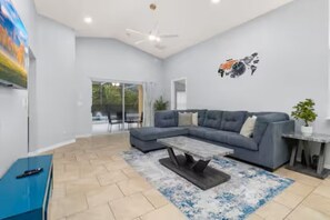 TV - Spacious 5-bedroom Family Escape - Disney - Private Pool - BBQ (Davenport)