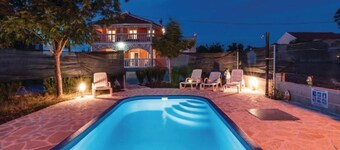 Amazing Villa With Outdoor Swimming Pool