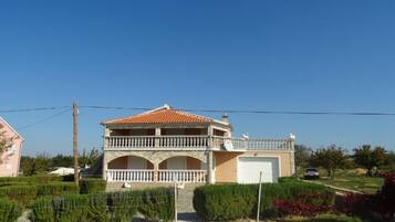 Villa (Amazing Villa with Outdoor Swimming P) | Exterior