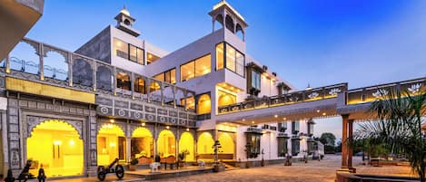 Fachada de la propiedad