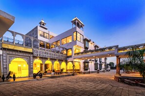 Front of property - The Mewar Resort & Garden (Māvli)