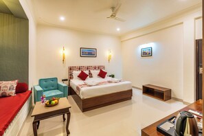 Deluxe Double Room, Garden View | In-room safe, laptop workspace, soundproofing, iron/ironing board - Q' Luxe-The Mewar Collection Udaipur (Māvli)