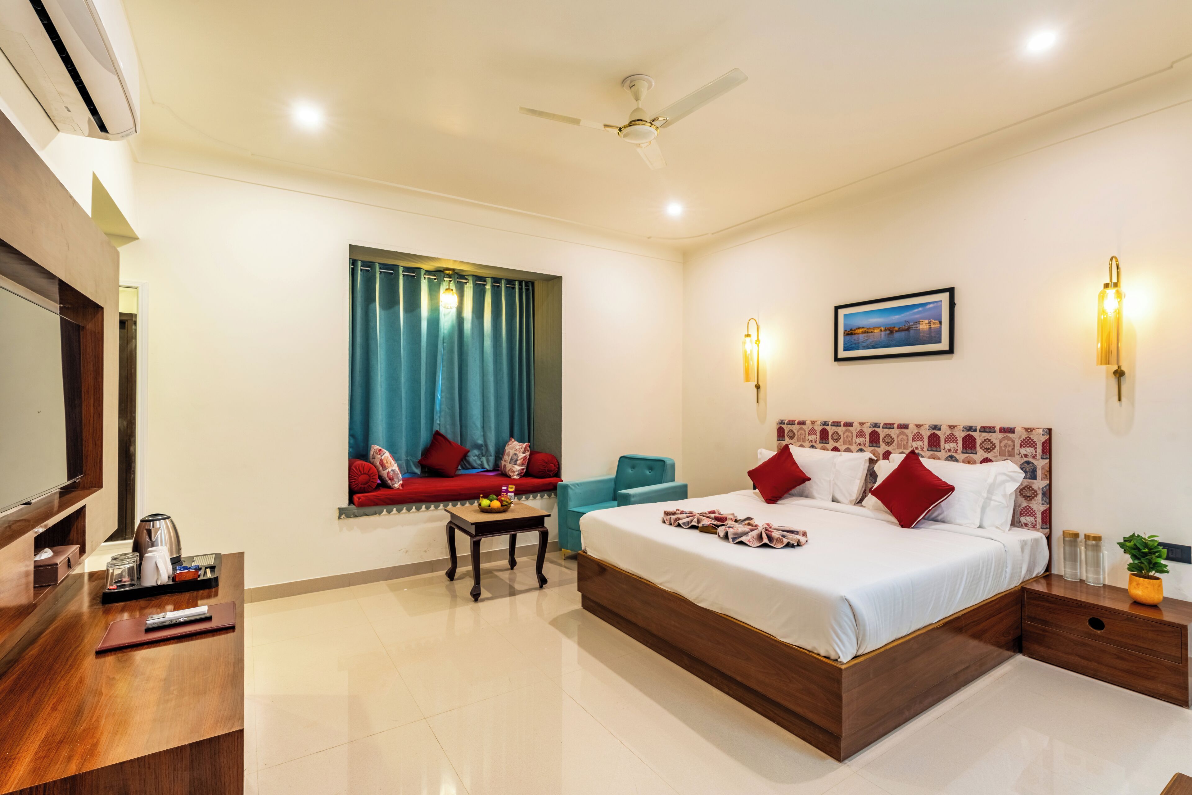 Deluxe Double Room, Garden View | In-room safe, laptop workspace, soundproofing, iron/ironing board