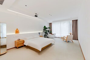 Premier-Doppelzimmer, Hügelblick | Hochwertige Bettwaren, Daunenbettdecken, individuell dekoriert