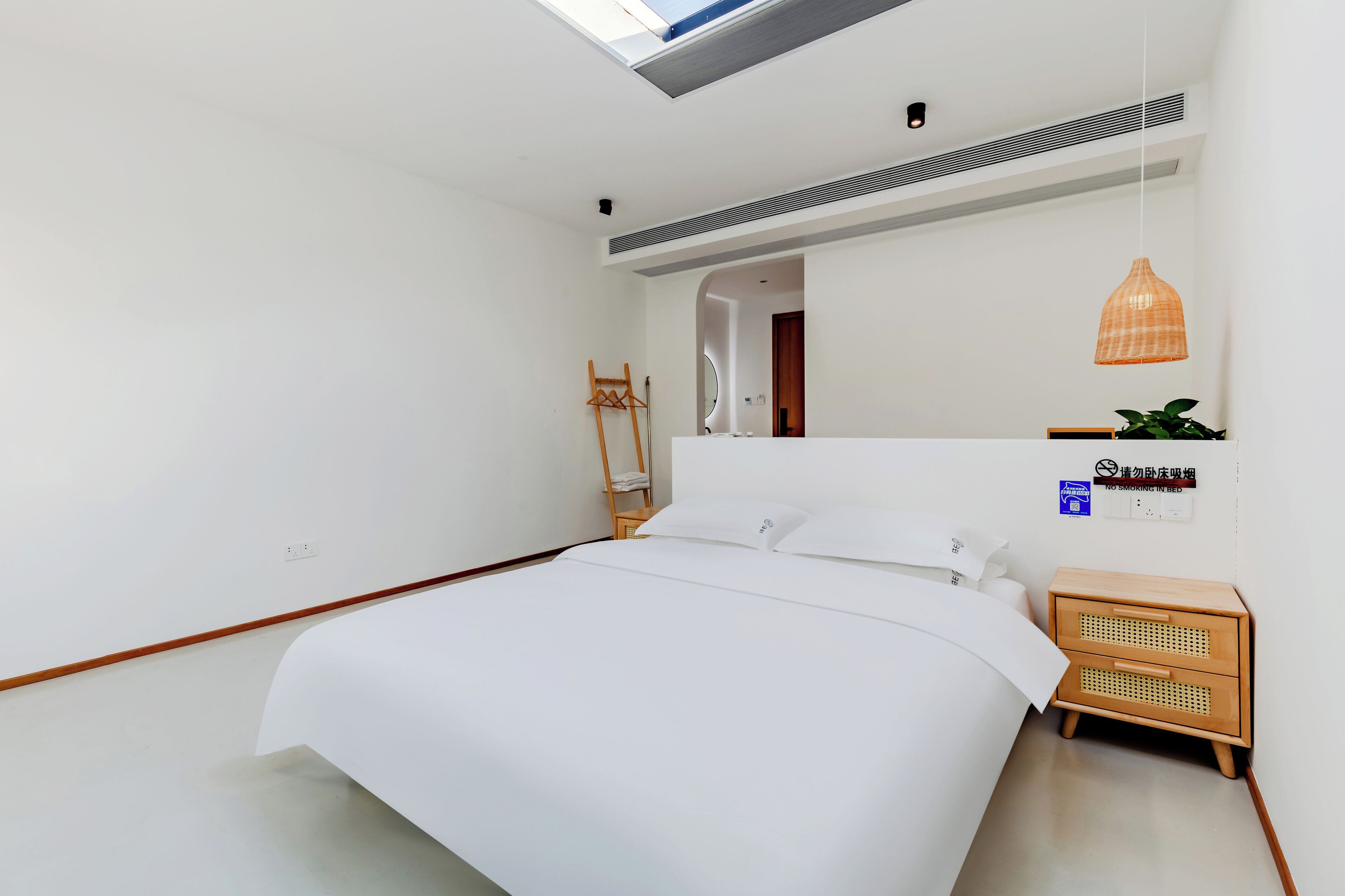 Quarto casal clássico, vista para a colina | Roupas de cama premium, edredons de pluma, individualmente decorados