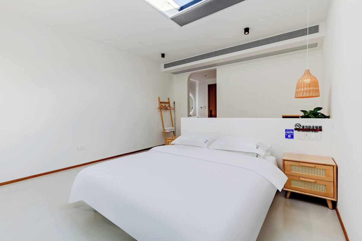 Habitación clásica doble, vistas a la colina | Ropa de cama de alta calidad, edredones de plumas, wifi gratis