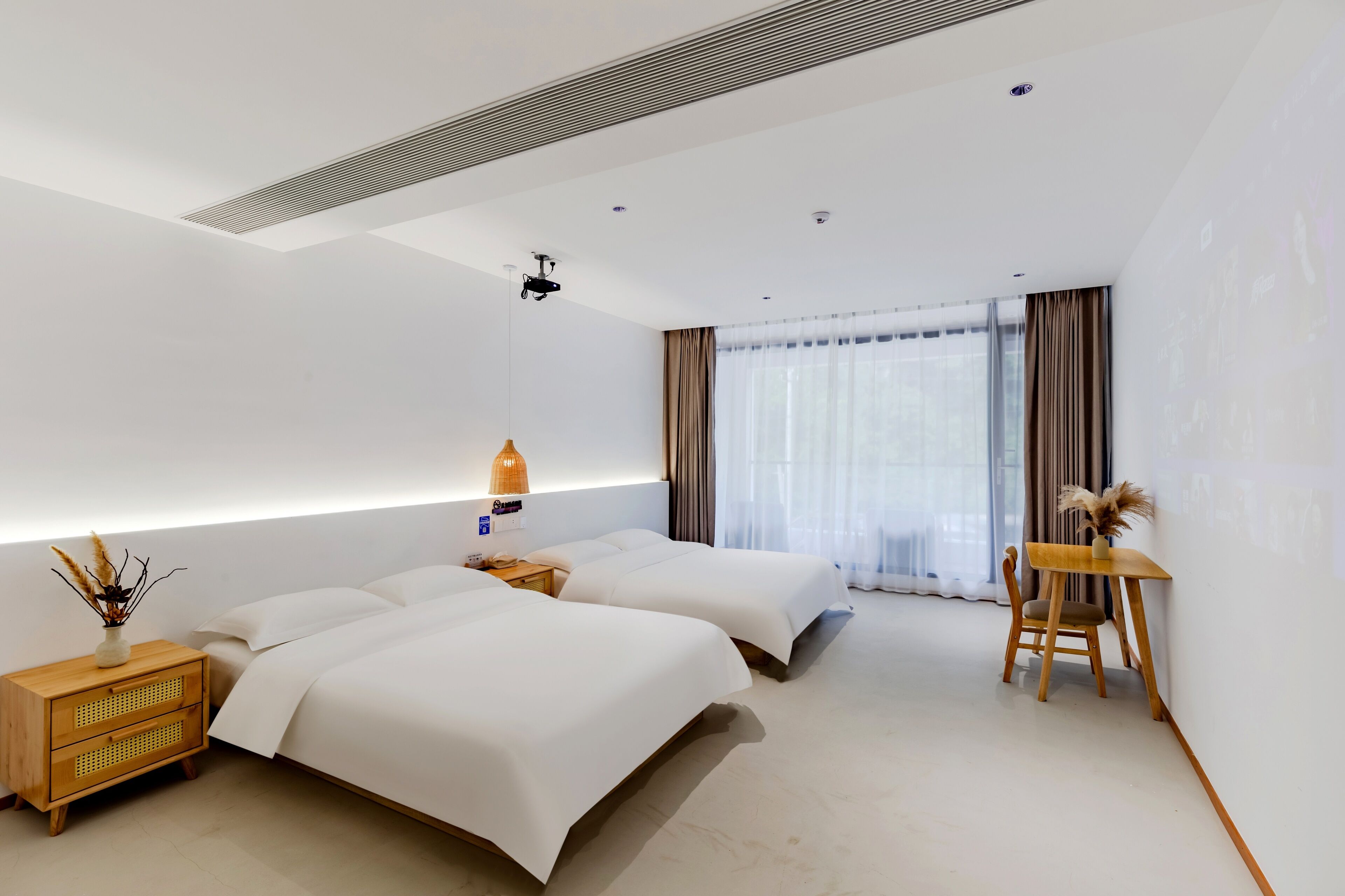 Quarto casal ou duplo urbano, vista para a colina | Roupas de cama premium, edredons de pluma, individualmente decorados