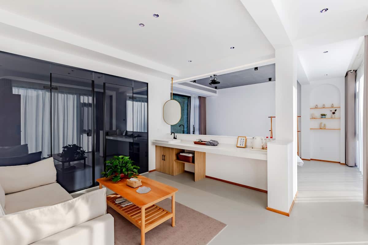 Habitación familiar con 1 cama doble o 2 individuales, vistas a la colina | Ropa de cama de alta calidad, edredones de plumas, wifi gratis