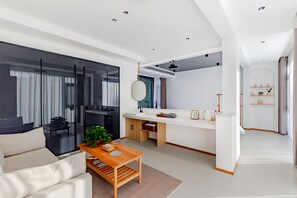 Familien-Doppel- oder -Zweibettzimmer, Hügelblick | Hochwertige Bettwaren, Daunenbettdecken, individuell dekoriert