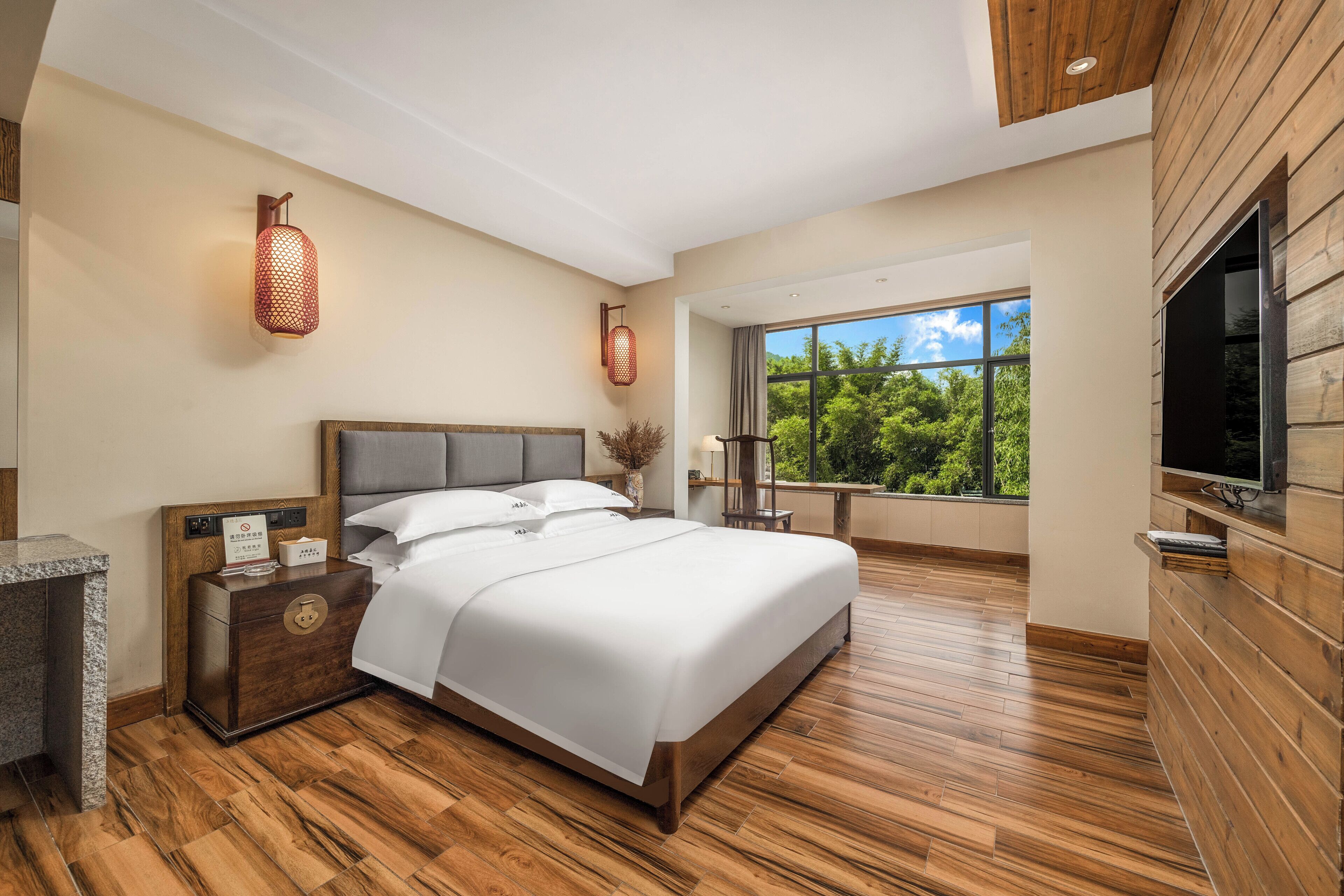 Quarto casal conforto | Escrivaninha, espaço de trabalho para notebook, Wi-Fi de cortesia