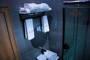 Economy Room, Balcony, City View | Bathroom | Free toiletries, hair dryer, towels, soap - Tredview Hotel and Suites   (Lafia)