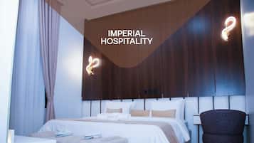 Økonomirom, balkong, byutsikt | Safe på rommet, skrivebord og skrivebord for bærbar PC